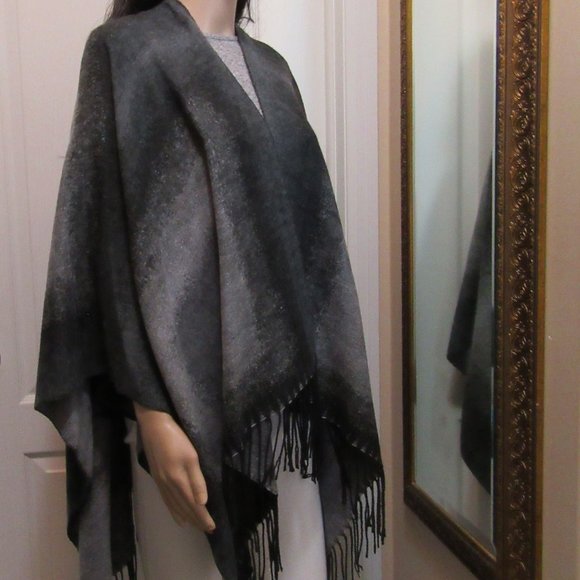 New Reversible Cape Beautiful with Bottom fringe - Picture 2 of 10